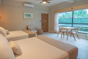 Mirasurf Hotel & Waves