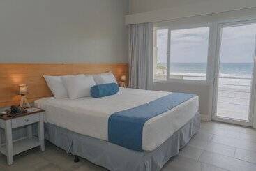 Mirasurf Hotel & Waves