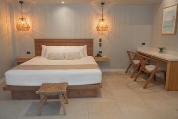 Mirasurf Hotel & Waves
