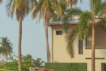 Mirasurf Hotel & Waves