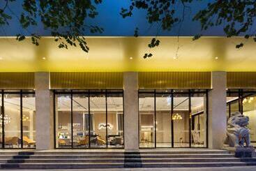 Borrman Hotel Golden Crown Liuzhou Wuxing Pedestrian Street