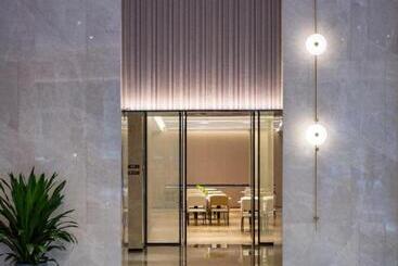 Borrman Hotel Golden Crown Liuzhou Wuxing Pedestrian Street