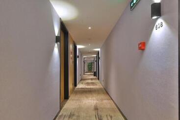 Greentree Esports Hotel Qingdao Licang District Wanda