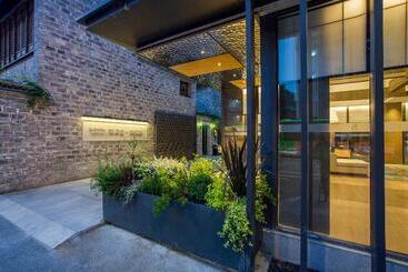هتل Blossom House Nanjing Laomendong Zhuque Lane