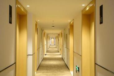 هتل City Comfort Inn Dandong Railway Station Yalu River Scenic Area