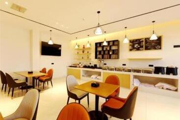 هتل City Comfort Inn Wuhu Fantawild Phase Wanchun