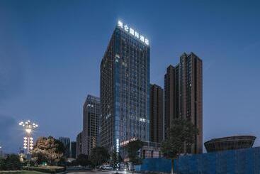 هتل Grand Madison Jiujiang Yuexi Lake