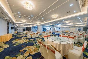 هتل Grand Madison Jiujiang Yuexi Lake