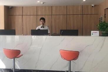 هتل Green Tree Inn Liaoning Panjin Wanda Plaza Tianjia