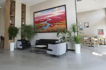 هتل Green Tree Inn Liaoning Panjin Wanda Plaza Tianjia