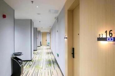 هتل Greentree Inn Express Fuyang University Town West High Speed Railway Station