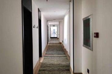هتل Greentree Inn Express Liaoning Jinzhou Bijia Mountain