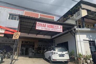 בית מלון כפרי Oyo 91263 Dinar Homestay