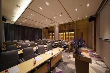 Lavande Hotel Anshan City Center