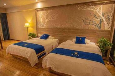 Super 8 Hotel Premier Meishan Pengshan District Linjiang Fengjing