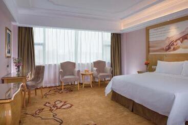 Vienna Hotel Shenzhen Pingdi Huancheng South Road