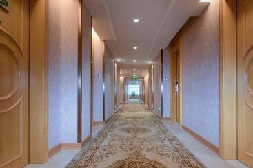 Vienna Hotel Shenzhen Pingdi Huancheng South Road