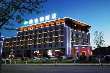 Vienna Hotel Xinjiang Karamay Taifu Plaza