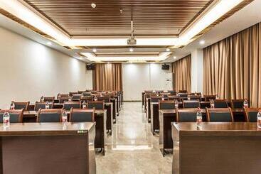 Borrman Hotel Beihai Avenue High Speed Railway Station