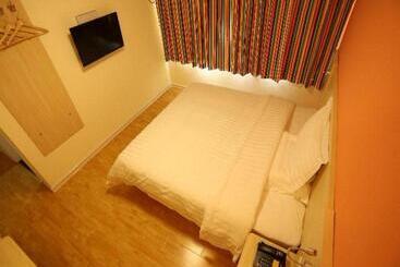 هتل 7 Days Inn Chengde Mountain Resort