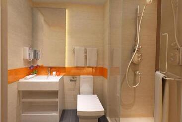 هتل 7 Days Inn Chengde Mountain Resort