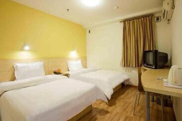 هتل 7 Days Inn Chengde Mountain Resort