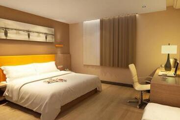هتل 7 Days Inn Chengde Mountain Resort