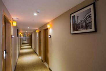 هتل 7 Days Inn Chengde Mountain Resort