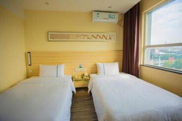 هتل City Comfort Inn Ganzhou Railway Station