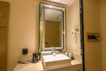 هتل City Comfort Inn Huanggang Polytechnic College Yi Ai Lake