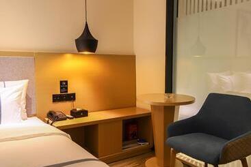 هتل City Comfort Inn Huanggang Polytechnic College Yi Ai Lake