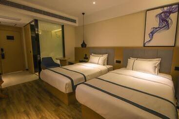 هتل City Comfort Inn Huanggang Polytechnic College Yi Ai Lake