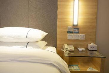 هتل City Comfort Inn Huanggang Tuanfeng Passenger