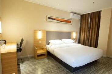 هتل City Comfort Inn Huanggang Tuanfeng Passenger