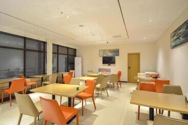 هتل City Comfort Inn Jingzhou Greenland Overseas Beach Wuyue Plaza