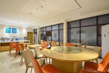 هتل City Comfort Inn Jingzhou Greenland Overseas Beach Wuyue Plaza