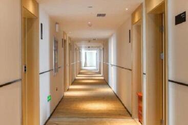 هتل City Comfort Inn Wuhan Tianhe Airport Outlets