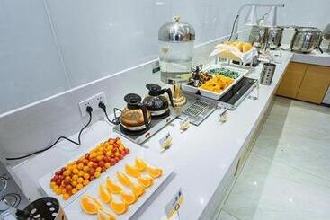 هتل City Comfort Inn Zhanjiang Wuchuan Aoyuan Plaza