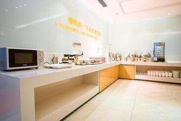 هتل City Comfort Inn Zhanjiang Wuchuan Aoyuan Plaza