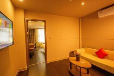 בית מלון כפרי Jinjiang Inn Select Shihezi East Ring Road