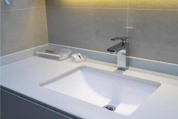 هتل Jtour Inn Yulin High Speed Railway Station Rt Mart