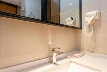 هتل Jtour Inn Yulin High Speed Railway Station Rt Mart