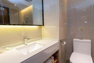 هتل Jtour Inn Yulin High Speed Railway Station Rt Mart