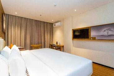 هتل Jtour Inn Yulin High Speed Railway Station Rt Mart