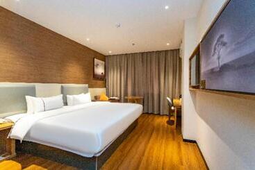 هتل Jtour Inn Yulin High Speed Railway Station Rt Mart
