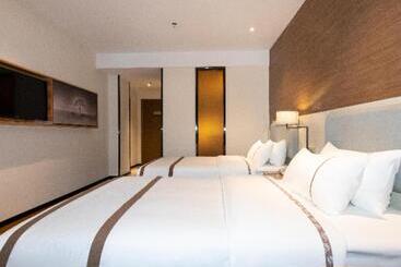 هتل Jtour Inn Yulin High Speed Railway Station Rt Mart