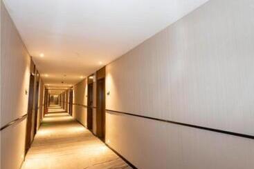 هتل Jtour Inn Yulin High Speed Railway Station Rt Mart