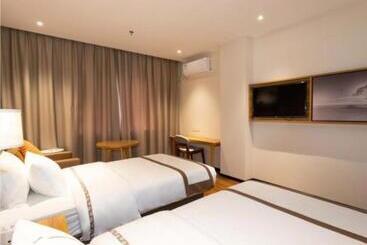 هتل Jtour Inn Yulin High Speed Railway Station Rt Mart