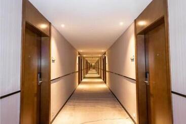 هتل Jtour Inn Yulin High Speed Railway Station Rt Mart