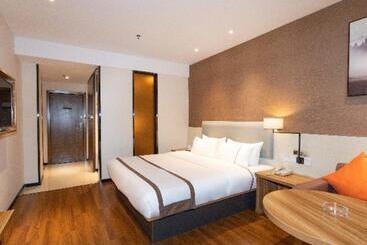 هتل Jtour Inn Yulin High Speed Railway Station Rt Mart